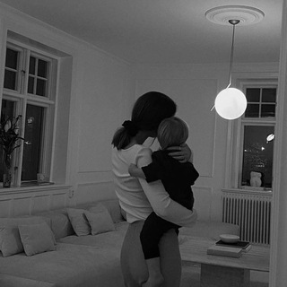 Логотип @silhoouettt - chitat' i slushat’🖇