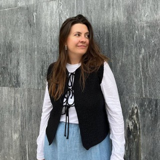 Логотип @slashcareers - Work bestie печатает…