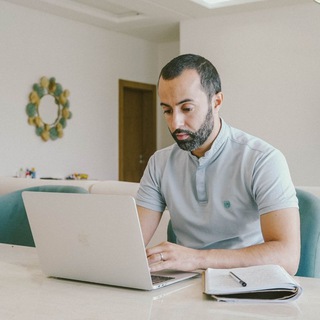 Логотип @slimane_wakeup - "Lance ton business rentable en 90 jours sans sacrifier tes valeurs"