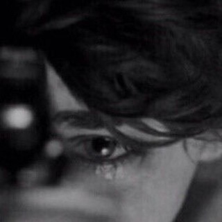 Логотип @sloman - сломан