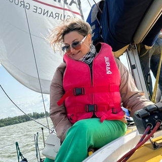 Логотип @smarivokrugzemli - С Мари вокруг Земли!