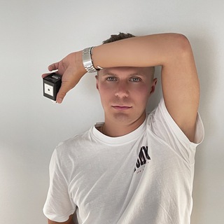 Логотип @smellsvkusno - здесь вкусно пахнет