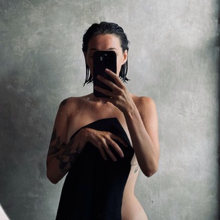 Логотип @smmchique - Оля, маркетинг и нюдсы