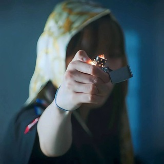 Логотип @smth_interestin - Тут не будет ничего интересного