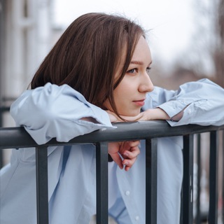 Логотип @smth_therapeutic - что-то на терапевтическом