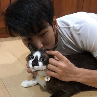 Логотип @smwhrpretty - 𝘧𝘳𝘦𝘦 𝘵𝘰 𝘴𝘵𝘢𝘭𝘬