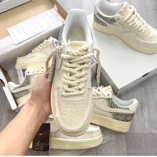 Логотип @sneaker_lab_1 - SNEAKER LAB
