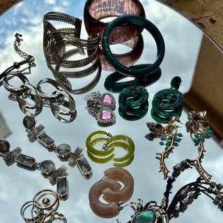 Логотип @sobirator_vintage - Секонд Собиратора