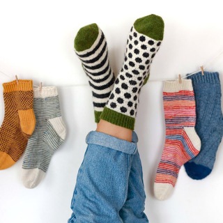 Логотип @socksforoctopus - Носки для осьминога и Настя Маевская