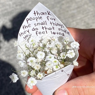 Логотип @solovelytomissyou - без одного дня месяц