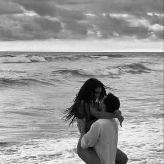 Логотип @somethingsweett - что-то сладкое.