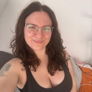 Логотип @sophieshy - Sophie Shy