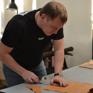 Логотип @sorriso_manufatto - Изделия из кожи г.Барнаул•Ручная работа с улыбкой/Sorriso manufatto•