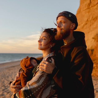 Логотип @sova_govorit - Карты, гвозди, два крыла