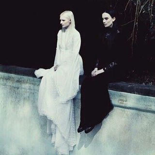 Логотип @sowhatafack - you are faint memory