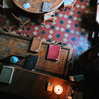 Логотип @spb_library - Книжный Петербург