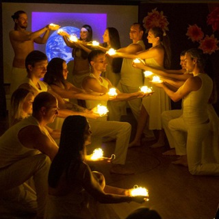 Логотип @spiritualtheatre - "Искусство быть собой" театральный проект