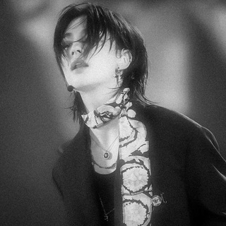 Логотип @starsswhispered - stars whispered