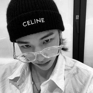 Логотип @stckwme - stuck w me | closed