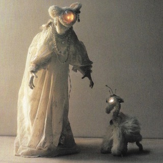 Логотип @strange_clothing_store - strange clothing store