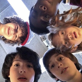 Логотип @strangerthingsnews5s - Stranger Things News 🗞