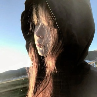 Логотип @strawberryjuicce - полуничний сік