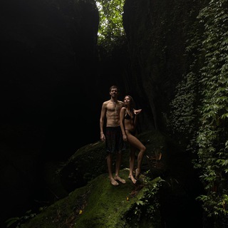 Логотип @surftripbali - Бали Янг Лайф 🌴🏄‍♂️