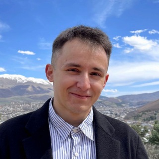 Логотип @surkovworks - Стёпа Сурков · Не только редактор