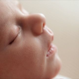 Логотип @survivingmotherhood - Мама дорогая