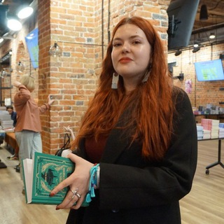 Логотип @sutaria_lights - LANA