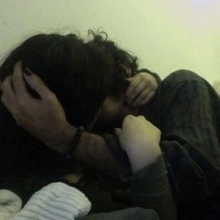 Логотип @suxiegubi - сухие губы.