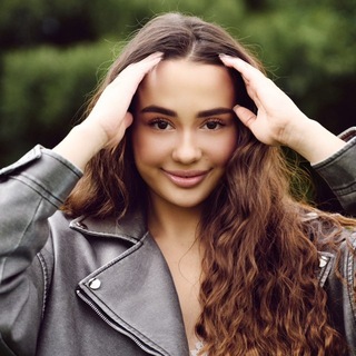 Логотип @svarovski_vacancies - В кайф, не в найм