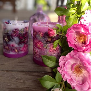 Логотип @svechi_is_rose - Свечи из роз (курс Цветочная свеча)