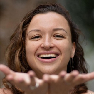 Логотип @svetantra - СВЕТЛАЯ ТАНТРА | Светлана Ерохина. Свобода. Любовь. Реализация 🪽