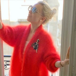 Логотип @svetaraeva - @ С В Е Т А 🧶 Р А Е В А