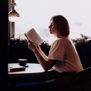 Логотип @svetik_saspens_books - ✨настроение читать📚🐈