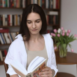 Логотип @svetlanaves_book - Заметки на полях 🖤