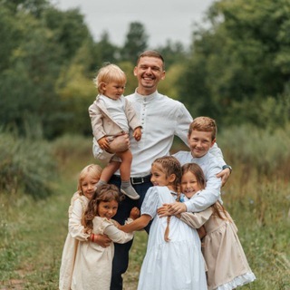 Логотип @svoego_roda - Своего рода исследователь