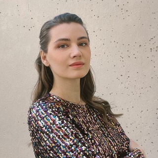 Логотип @svoya_sredi_blogerov - Своя среди блогеров