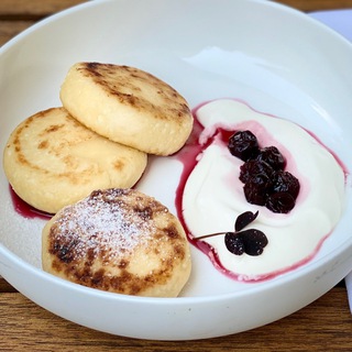 Логотип @syrniki_rating - Сырники