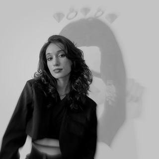 Логотип @tagiiiiieva - врач с алмазной сережкой