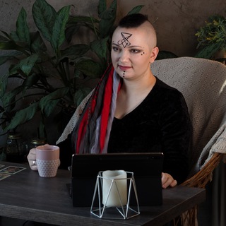 Логотип @takorabox - 🔥 Такора и Таро 📚