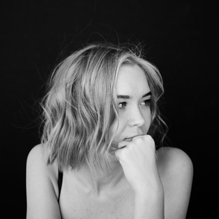 Логотип @tanya_undertakes - Таня предпринимает