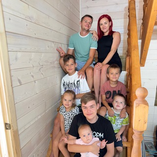 Логотип @tanyaislava - Таня и Слава