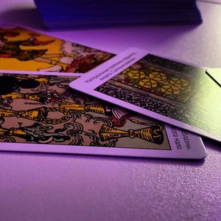 Логотип @tarochka_kkk - таро взгляд в будущее