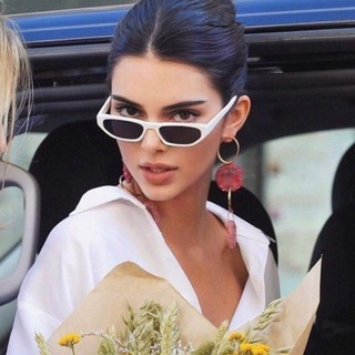 Логотип @tarohelper - таро хелпер 🕯️