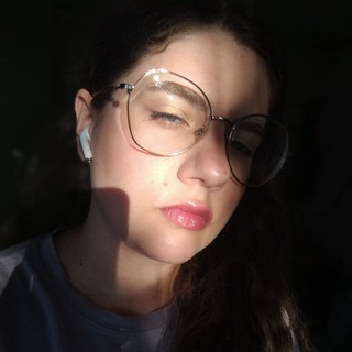 Логотип @tasybooks - тася в книгах