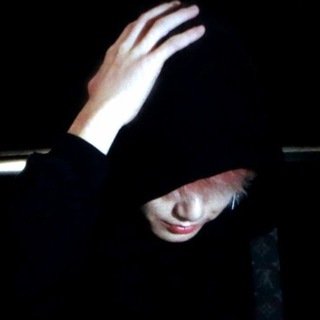 Логотип @tell8kiss - энергетик монстр