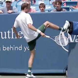 Логотип @tenniso4ek - Резать слайсы