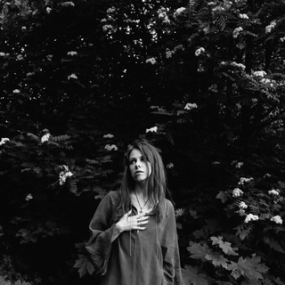 Логотип @tesnovtelesnomchat - Tesnochat